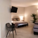 Estudio C adaptado para movilidad reducida en Estudios Los Arcos, apartamento turístico en Teruel