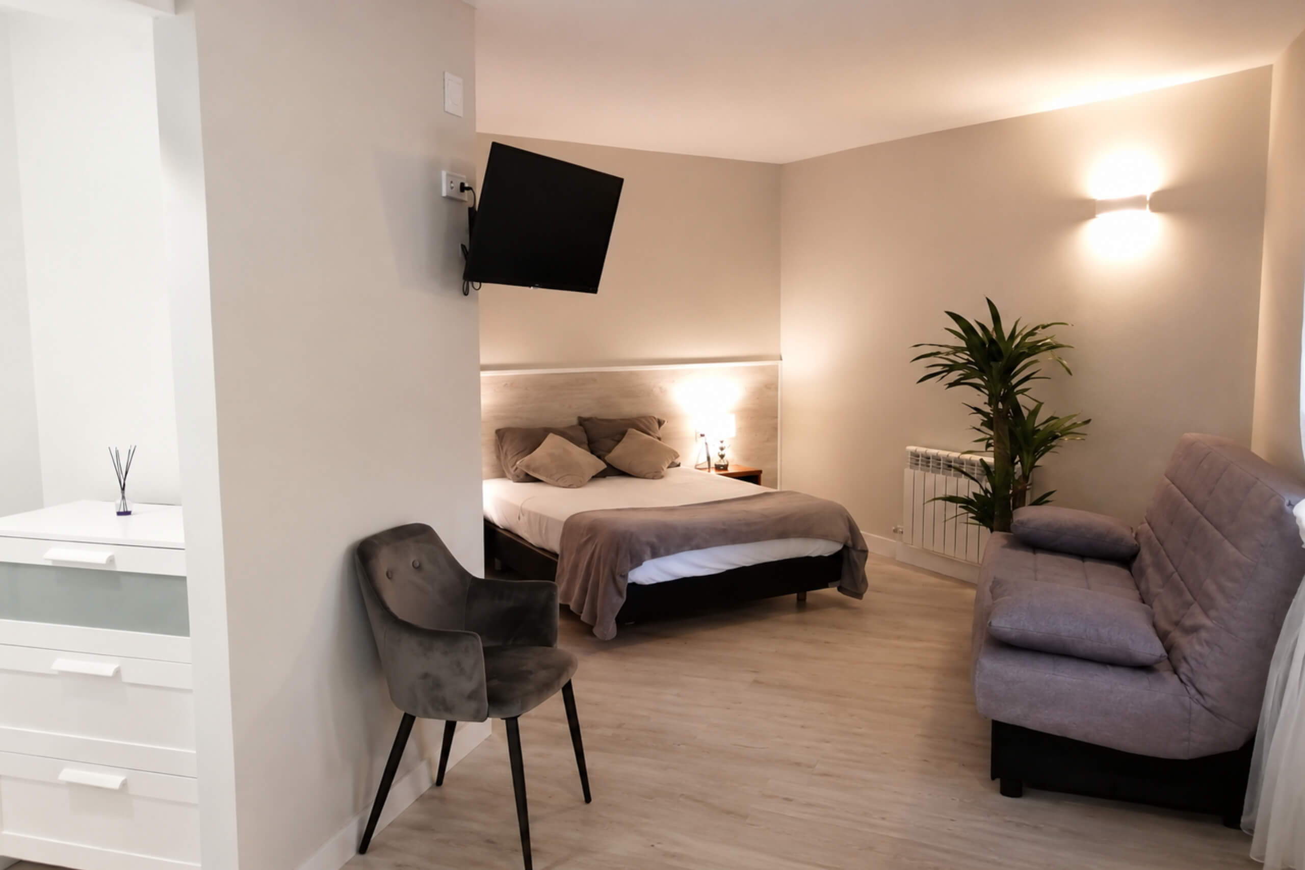 Estudio C adaptado para movilidad reducida en Estudios Los Arcos, apartamento turístico en Teruel