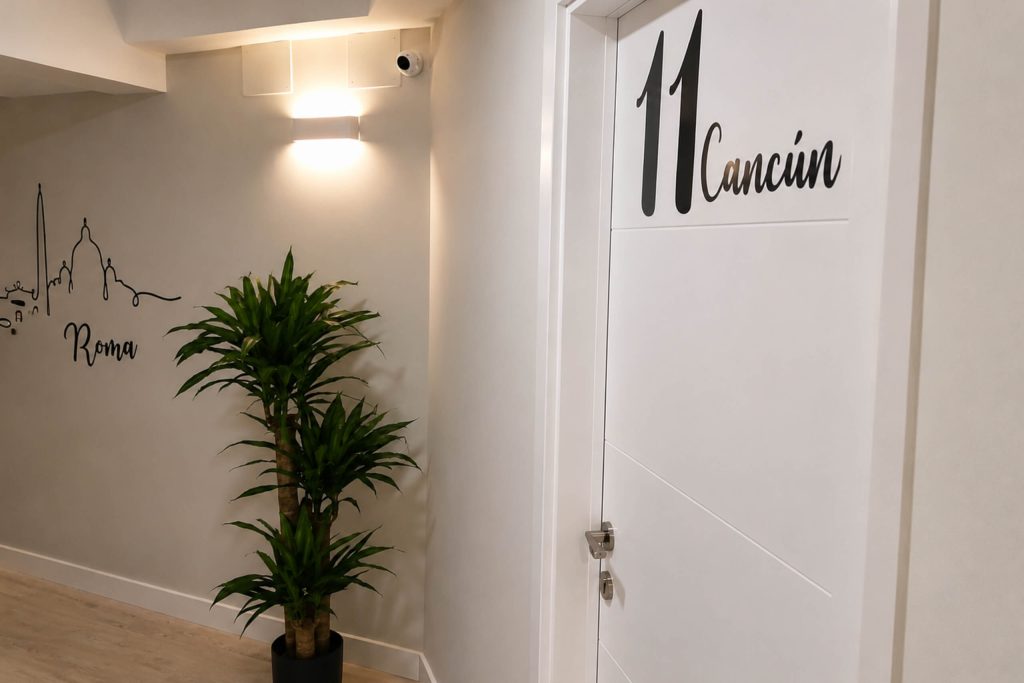 Estudio C adaptado para movilidad reducida en Estudios Los Arcos, apartamento turístico en Teruel