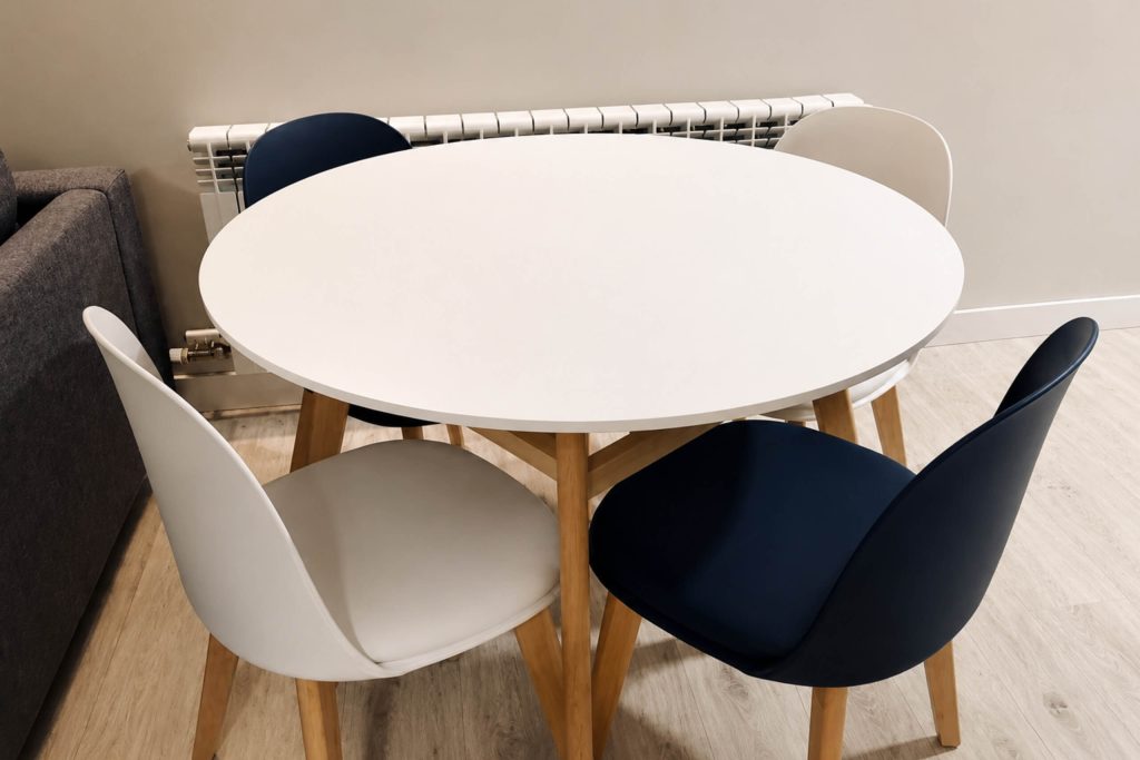 Estudio C adaptado para movilidad reducida en Estudios Los Arcos, apartamento turístico en Teruel