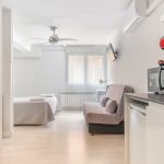 Entrada Estudio A para familias en Estudios Los Arcos, apartamento turístico en Teruel