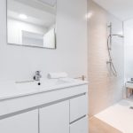 Baño de Estudio A para familias en Estudios Los Arcos, apartamento turístico en Teruel